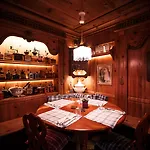 Yona Ex Le Parc Hotel 4*