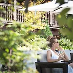Yona Ex Le Parc Hotel
