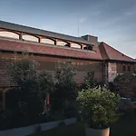 Hotel Yona Ex Le Parc 4*