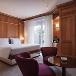 Yona Ex Le Parc Hotel 4*