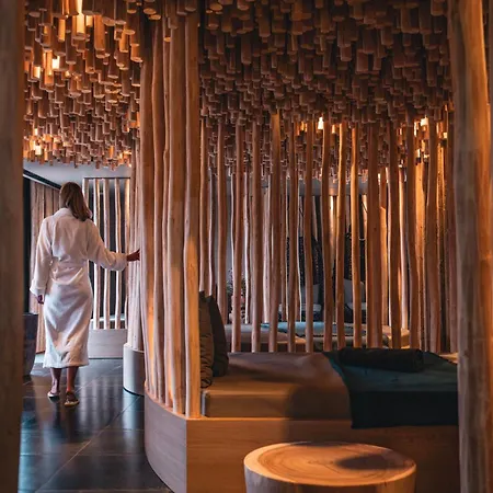 Yona Ex Le Parc Hotel