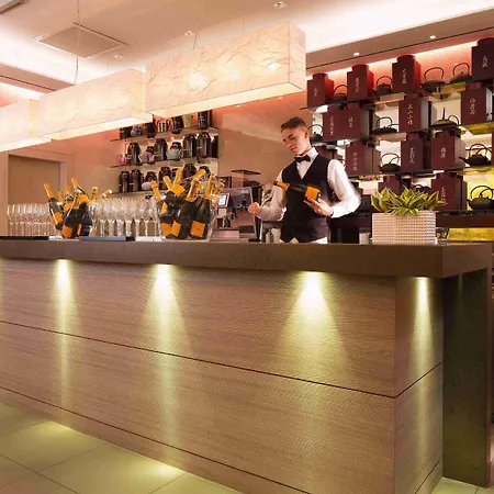 Yona Ex Le Parc Hotel 4*