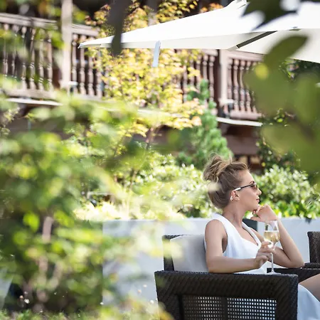 Yona Ex Le Parc Hotel