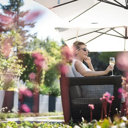 Le Parc Devient Yona