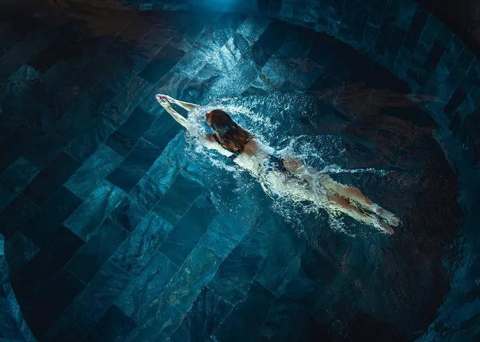 Yona Ex Le Parc Hotel 4*