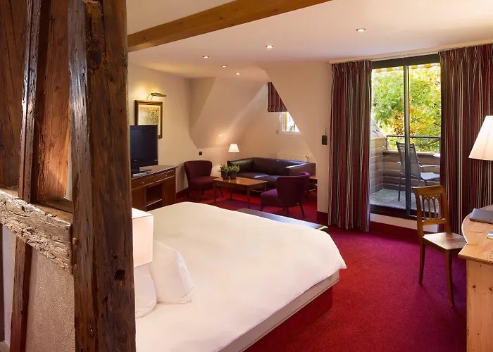 Yona Ex Le Parc Hotel Hotel 4*