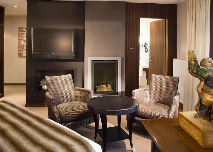 Yona Ex Le Parc Hotel 4*