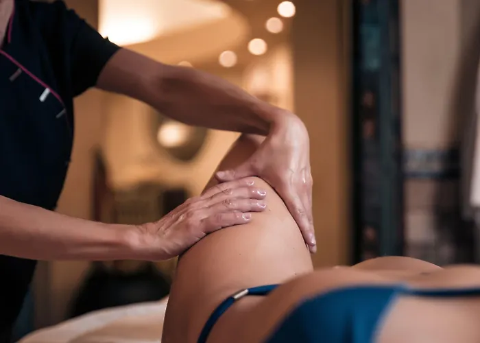 Yona Ex Le Parc Hotel 4*