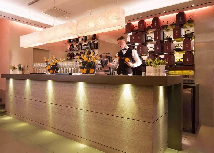 Yona Ex Le Parc Hotel Hotel 4*