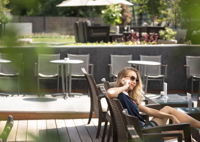 Hotel Le Parc Devient Yona