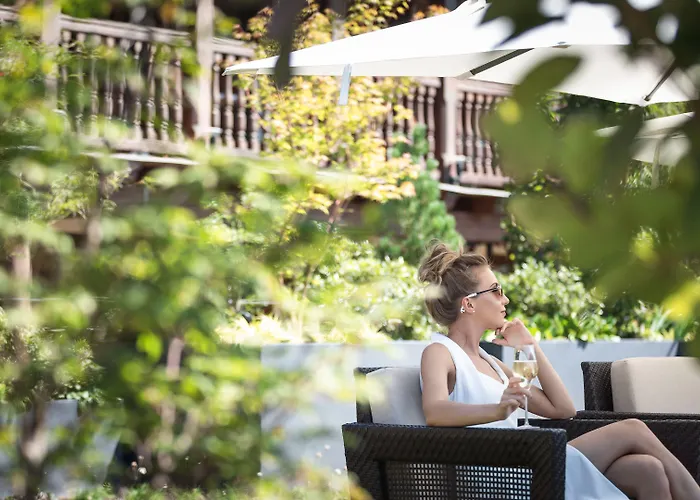 Yona Ex Le Parc Hotel Hotel