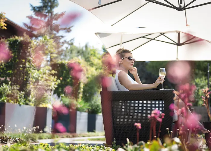 Yona Ex Le Parc Hotel