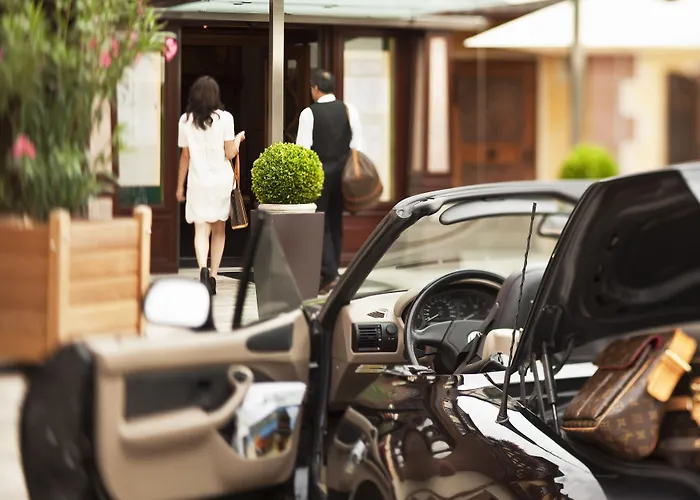 Yona Ex Le Parc Hotel Hotel 4*