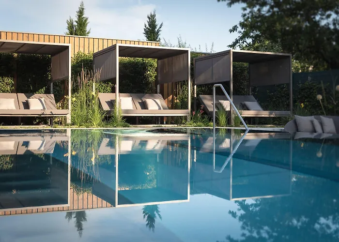 Yona Ex Le Parc Hotel