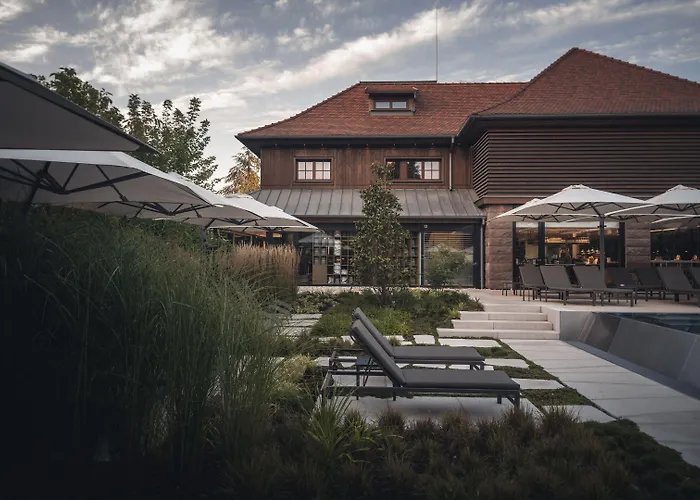 Yona Ex Le Parc Hotel Hotel 4*