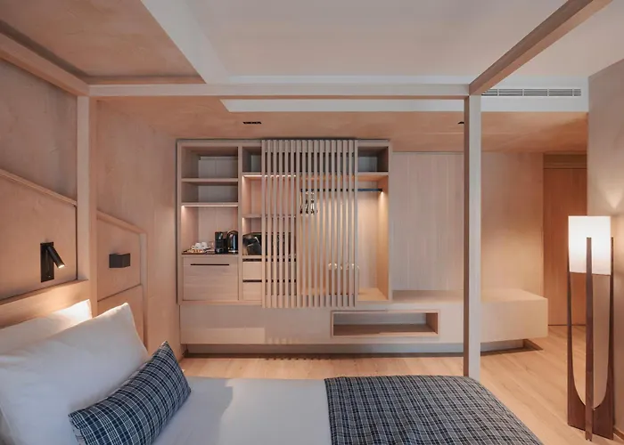 Yona Ex Le Parc Hotel