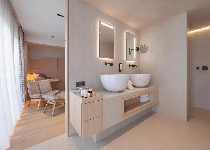 Yona Ex Le Parc Hotel Hotel 4*