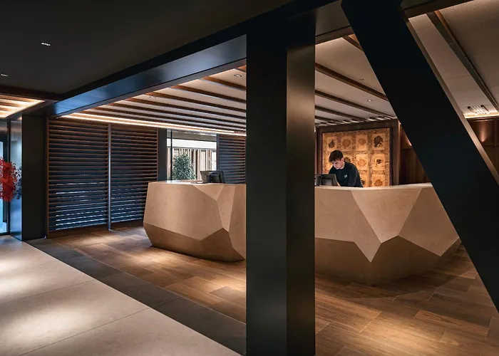 Yona Ex Le Parc Hotel