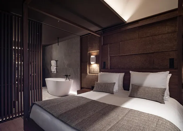 Yona Ex Le Parc Hotel 4*