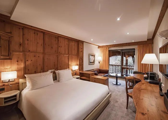 Yona Ex Le Parc Hotel 4*